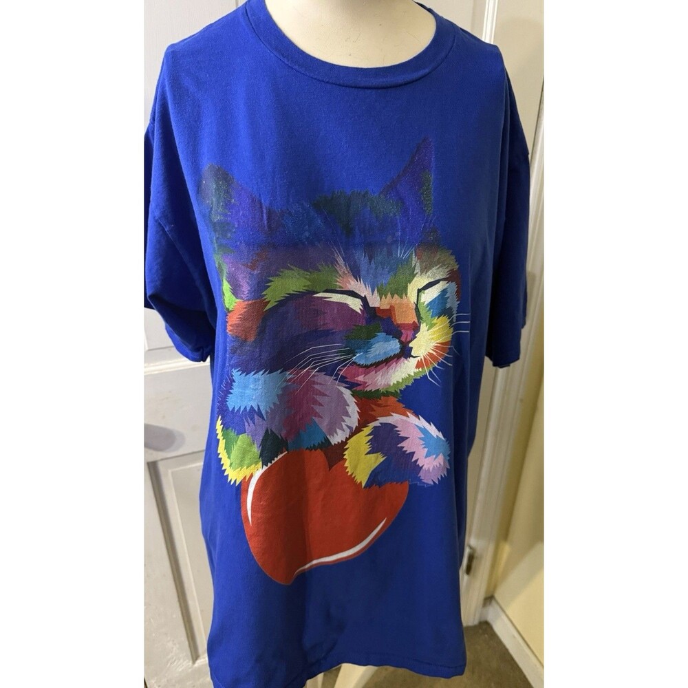 Port & Company T-Shirt with Rainbow Colored Graphic Cat with Heart Size Large